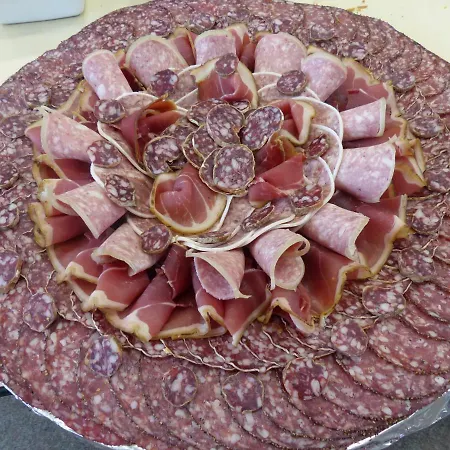 فندق Le Lion D'or Saint-Chély-dʼApcher